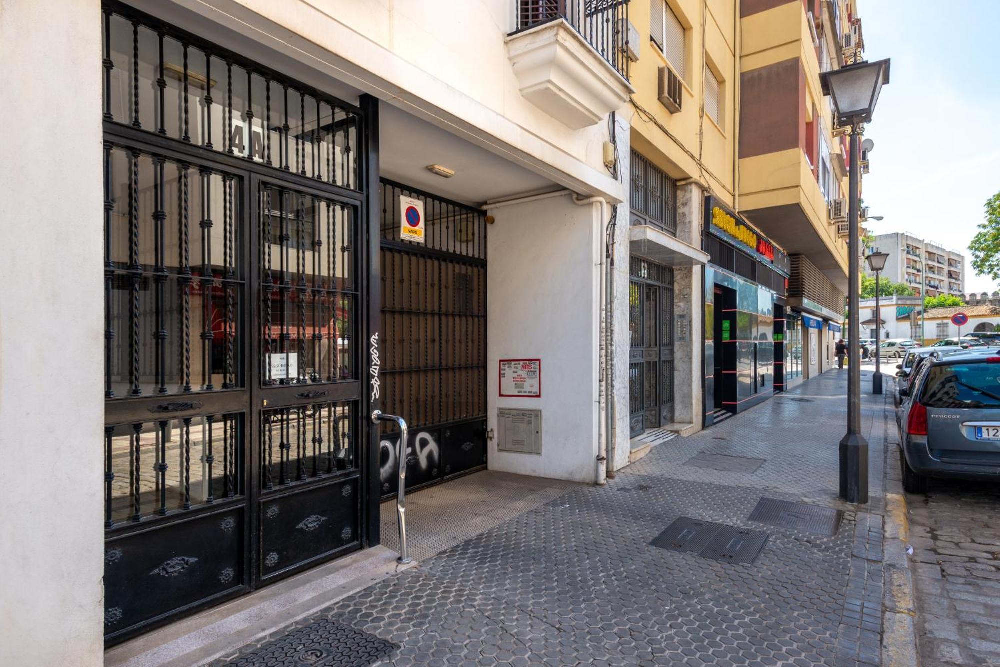 First Floor Close Macarena Church Seville Exterior photo