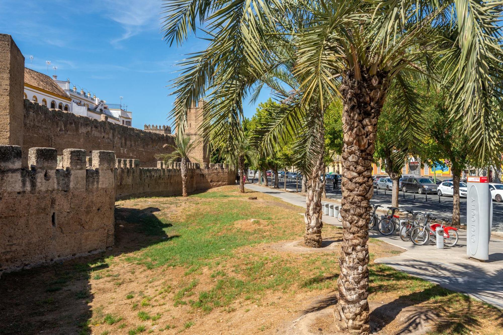 First Floor Close Macarena Church Seville Exterior photo